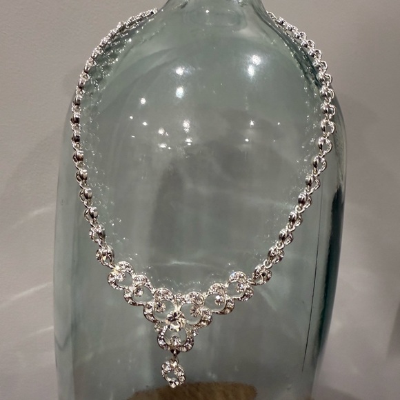 Jewelry - Elegant Silver Necklace